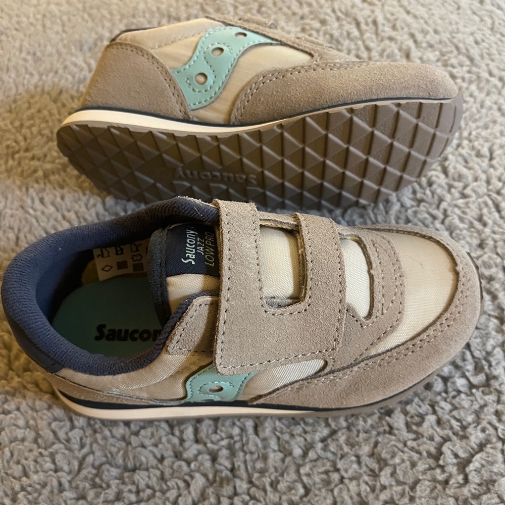 Saucony Jazz Low Pro toddler sneakers. Unisex.
